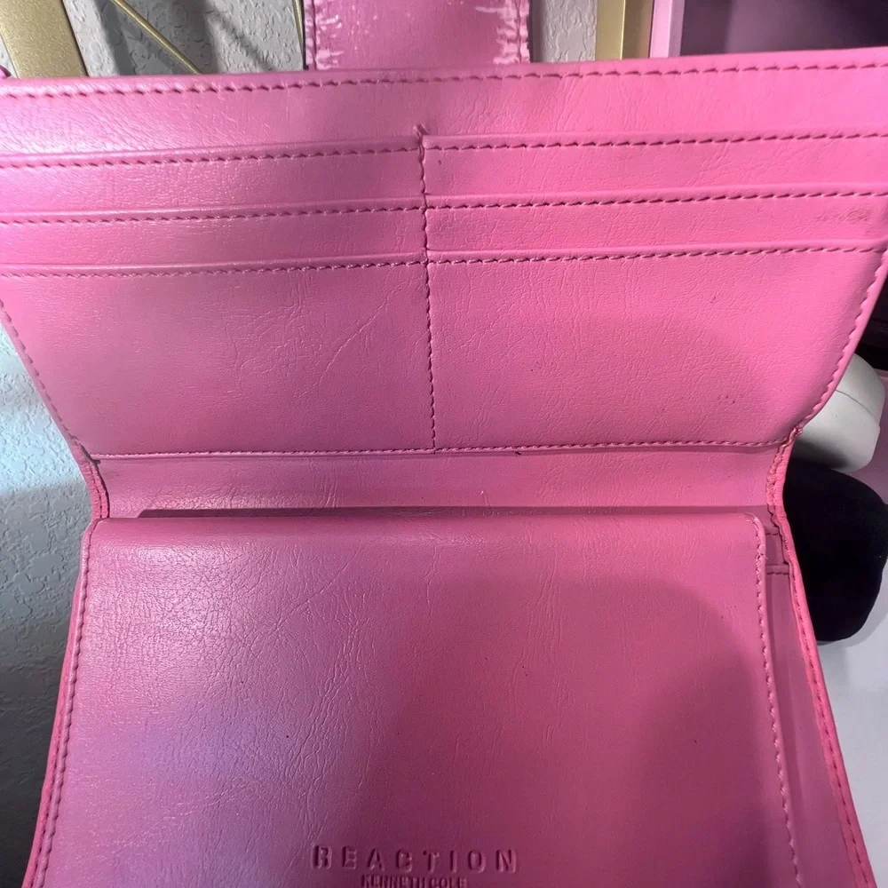 KENNETH COLE REACTION 2 tone Pink Wallet with Silver Accents